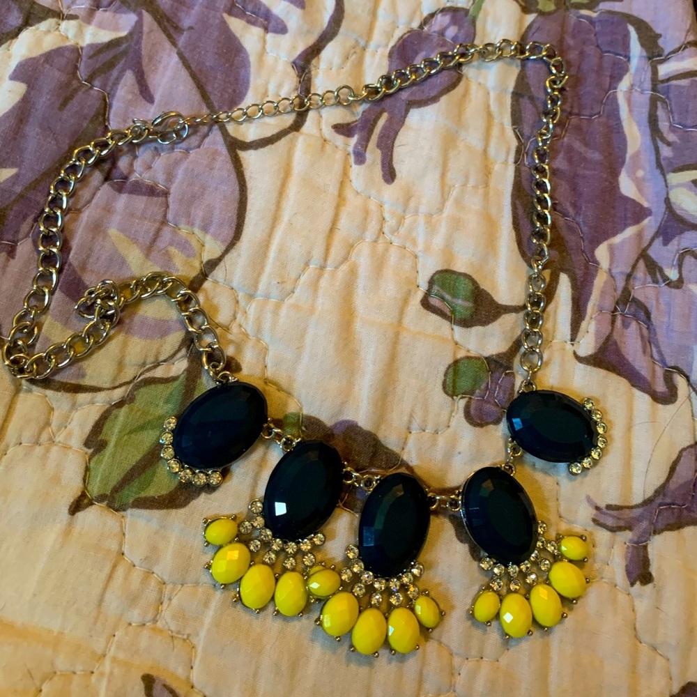 Flashy silver tone necklace